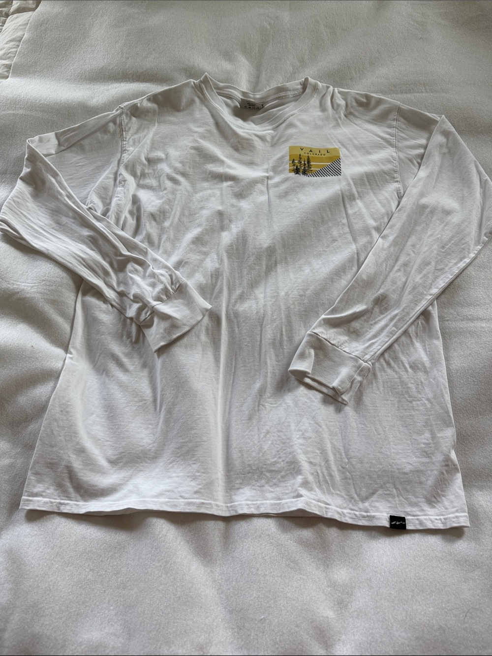 Vail Men’s White Long-Sleeve Graphic Tee